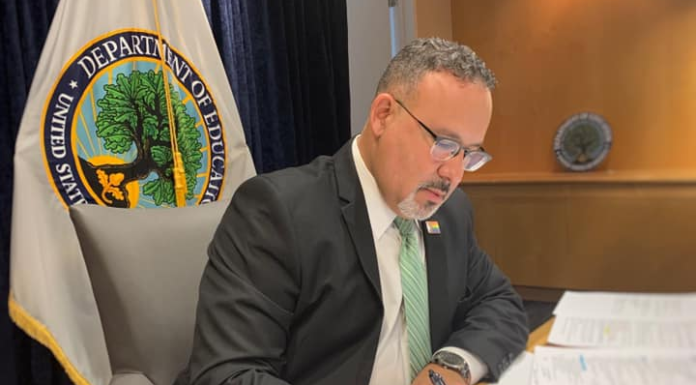 LIBERAN $4 MIL MILLONES DE FONDOS FEDERALES PARA EDUCACIÓN