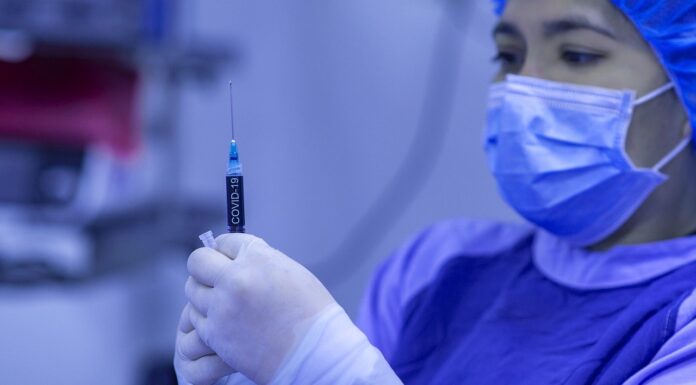 VACUNACIÓN COMPULSORIA PARA EMPLEADOS DE LA INDUSTRA DE LA SALUD Y HOSPEDERÍAS TURÍSTICAS