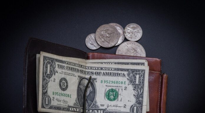 GOBERNADOR CONVIERTE EN LEY AUMENTO AL SALARIO MÍNIMO A PARTIR DE ENERO 2022