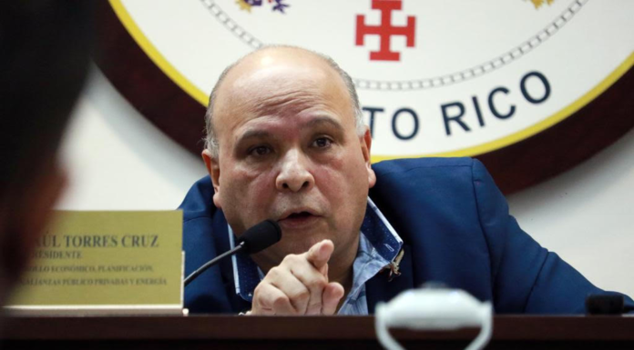 REPRESENTANTES DENUNCIAN QUE GOBERNADOR PIERLUISI Y LUMA SUBIERON LUZ A ESCONDIDAS