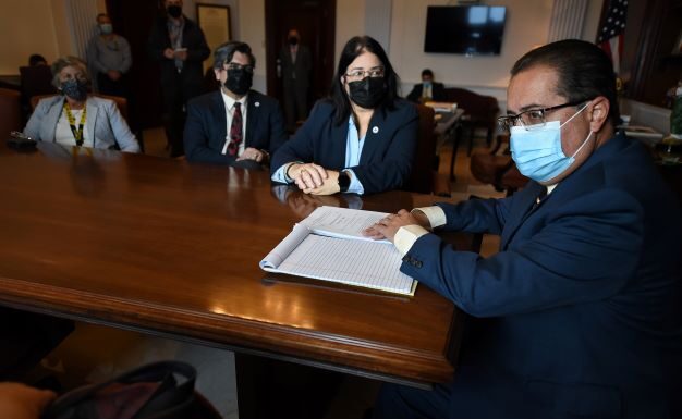 PRESIDENTE DEL SENADO REAFIRMA SU COMPROMISO CON LA UPR