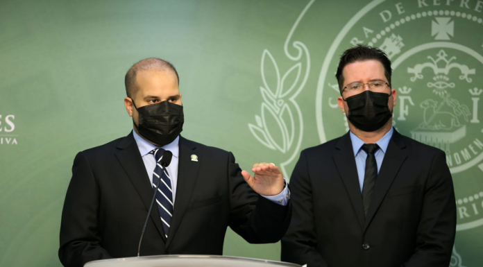 Proponer aumento de salario para personas que viven de propinas