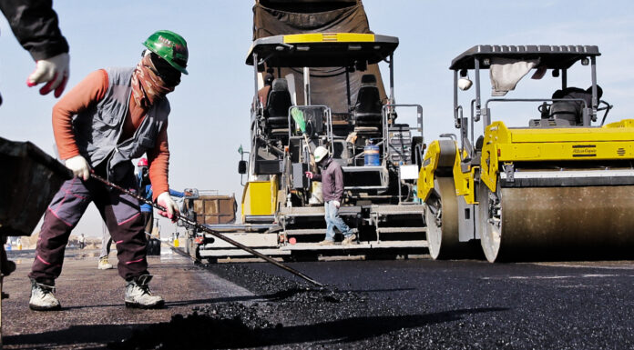 Continúa trabajos de asfalto en marginales del expreso Rafael Martínez Nadal