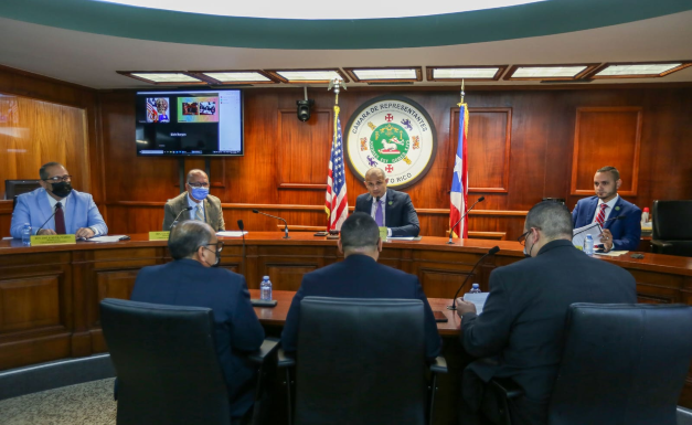 Representantes dan seguimiento a asuntos sobre retiro digno para miembros del Sistema de Rango de la Policía