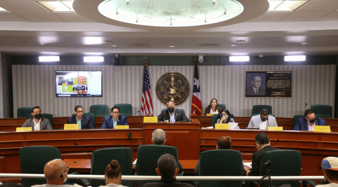 COMISIÓN CAMERAL ATIENDE RECLAMOS DE LA COMUNIDAD DE LAS MAREAS EN SALINAS