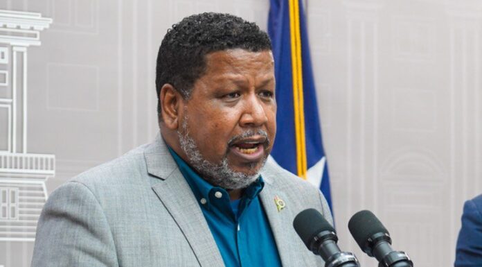 UPR CONCEDE A NINO CORREA DOCTORADO HONORIS CAUSA