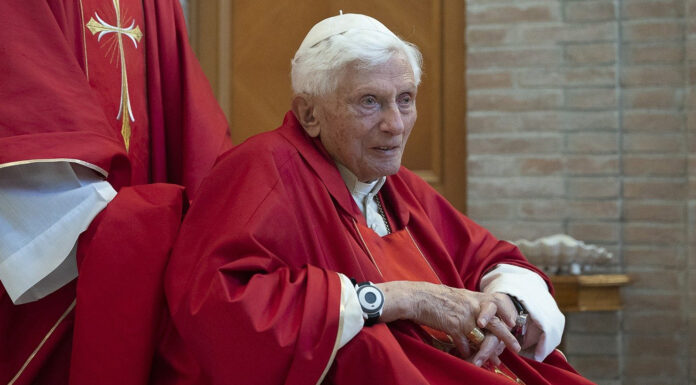 DESMIENTEN LA MUERTE EL PAPA BENEDICTO XVI