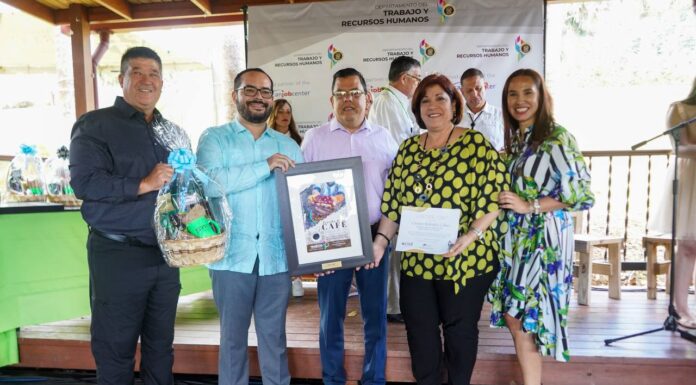 PATRONOS Y TRABAJADORES CAFETALEROS SON RECONOCIDOS DURANTE EL “DÍA DE LOGROS COSECHA DEL CAFÉ”