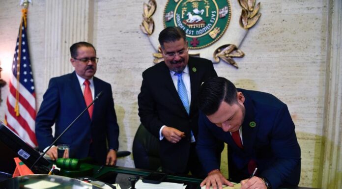 JURAMENTA NUEVO REPRESENTANTE DEL DISTRITO 20