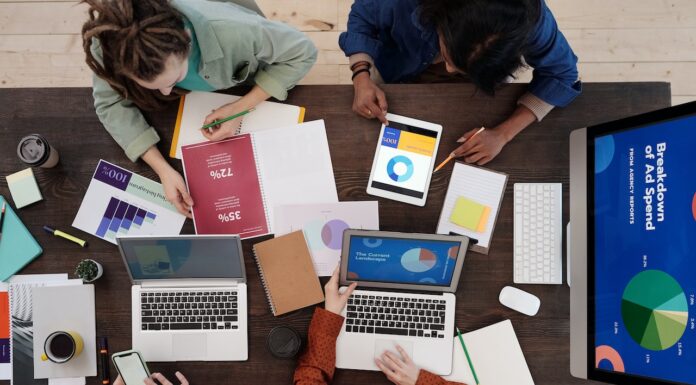 REGRESA TALLER PUBLICITARIO PARA ESTUDIANMTES B-CREATIVE