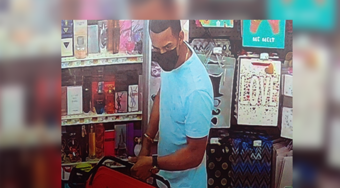 BUSCAN A HOMBRE POR ROBO DE PERFUMES EN FARMACIA
