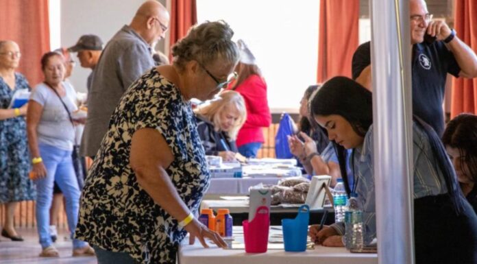 CIDRA ENTREGA BONO NAVIDEÑO A 556 ADULTOS MAYORES