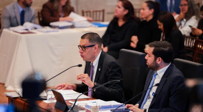 SENADO EXAMINA CAMBIOS AL MARCO DE PERMISOS