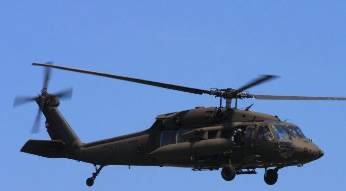 DERRIBO DE HELICÓPTERO EN ORMUZ AUMENTA LA PRESIÓN SOBRE TRUMP EN MEDIO DE TENSIONES CON IRÁN